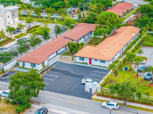 2206 Adams St, Hollywood FL 33020