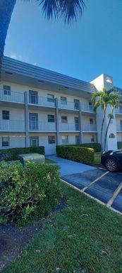 8460 Sunrise Lakes Blvd # 208, Sunrise FL 33322