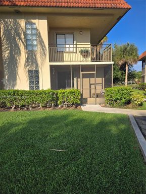 374 Lakeview Dr # 104, Weston FL 33326