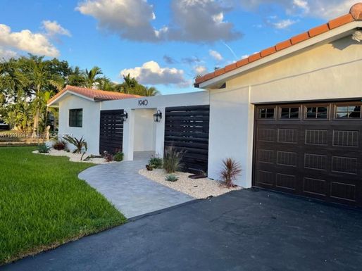 1940 NW 34th St, Oakland Park FL 33309