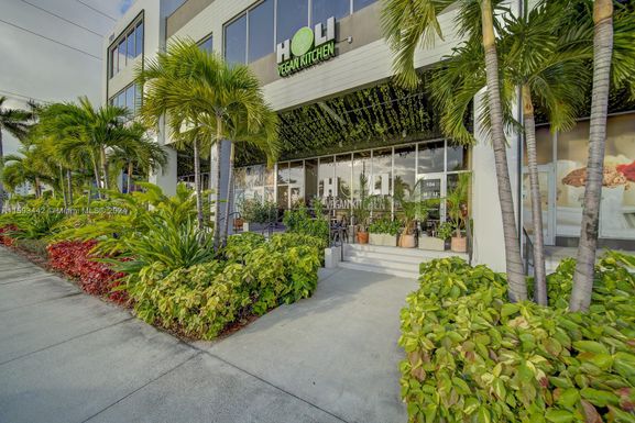 Restaurant For Sale in Hallandale Beach, Hallandale Beach FL 33009