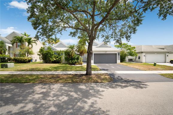 10185 Grove Ln, Cooper City FL 33328