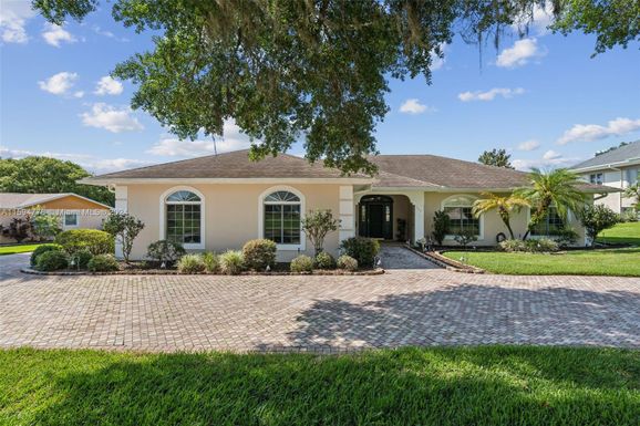 117 Fairway Dr, Other City - In The State Of Florida FL 33844