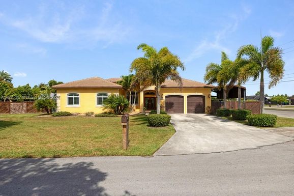 32002 SW 204th Ct, Homestead FL 33030