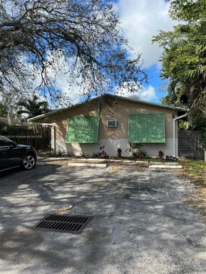 620 SW 7th Ave # 1, Hallandale Beach FL 33009
