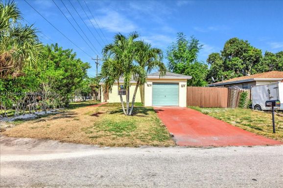744 NW 15th Ter, Fort Lauderdale FL 33311