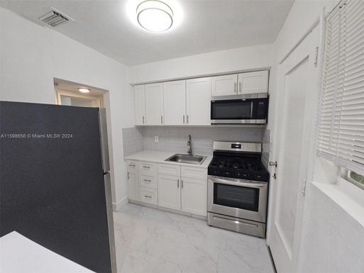 7435 Byron Ave # 04, Miami Beach FL 33141