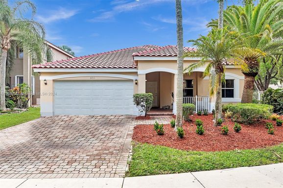 3711 Falcon Ridge Cir, Weston FL 33331