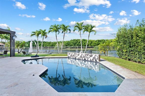 2498 Eagle Run Dr # 2498, Weston FL 33327