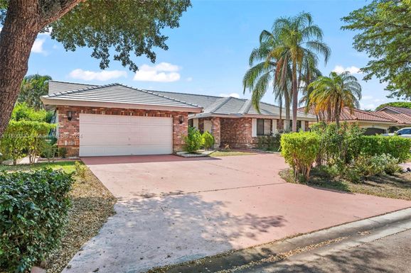 4664 NW 58th Ter, Coral Springs FL 33067