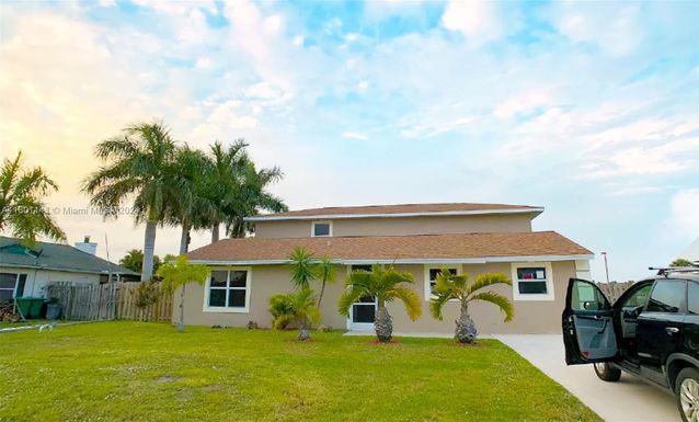 2112 SE East Dunbrooke Cir # 2112, Port St. Lucie FL 34952