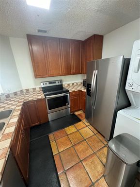 3473 NW 44th St # 203, Oakland Park FL 33309