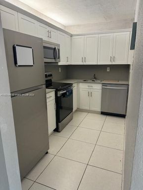 17530 NW 68th Ave # C2004, Hialeah FL 33015