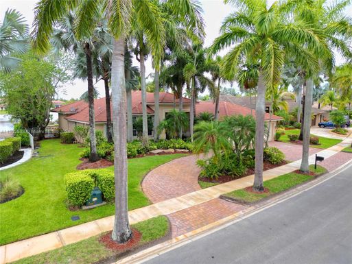 1525 Victoria Isle Way, Weston FL 33327