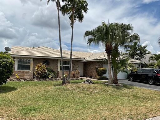 10896 NW 4th Dr, Coral Springs FL 33071