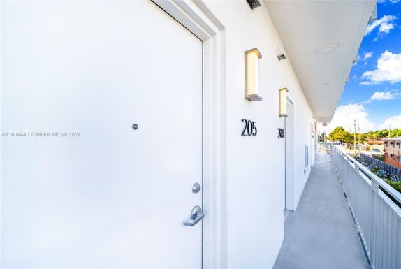 1536 NW 15th Ave # 205, Miami FL 33125