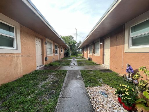 3024 NW 2nd St # 3, Pompano Beach FL 33069