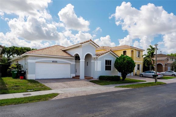 4555 NW 95th Ave, Doral FL 33178