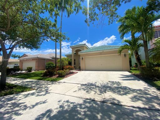 703 Willow Bend Rd, Weston FL 33327