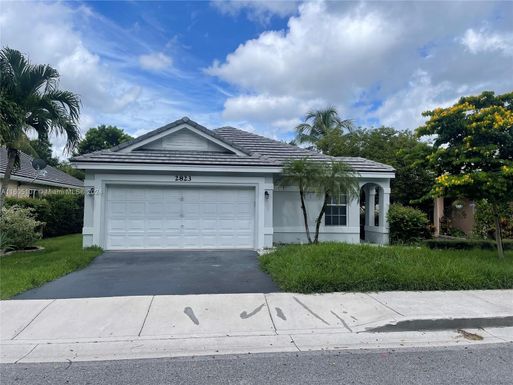 2823 E Lake Park Cir E, Davie FL 33328