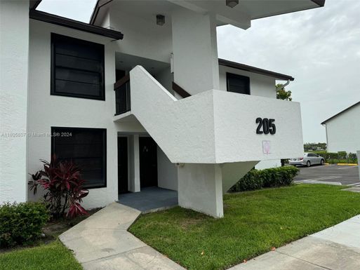 205 Lake Pointe Dr # 107, Oakland Park FL 33309