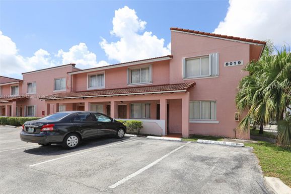 8019 Lake Dr # 104, Doral FL 33166