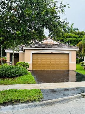 1560 Canary Island Dr, Weston FL 33327