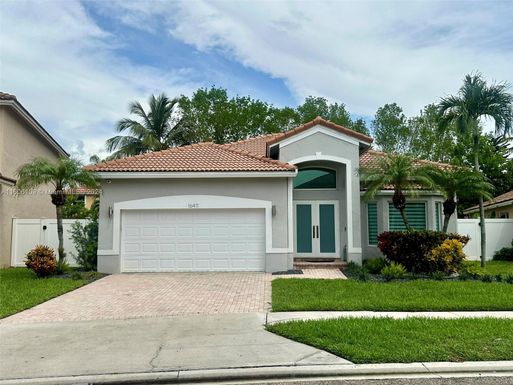 16411 Sapphire Dr, Weston FL 33331