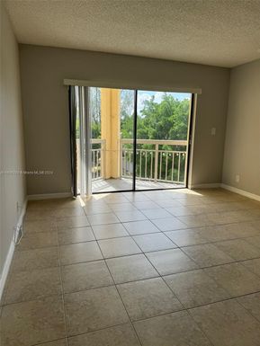 8290 Lake Drive # 450, Doral FL 33166