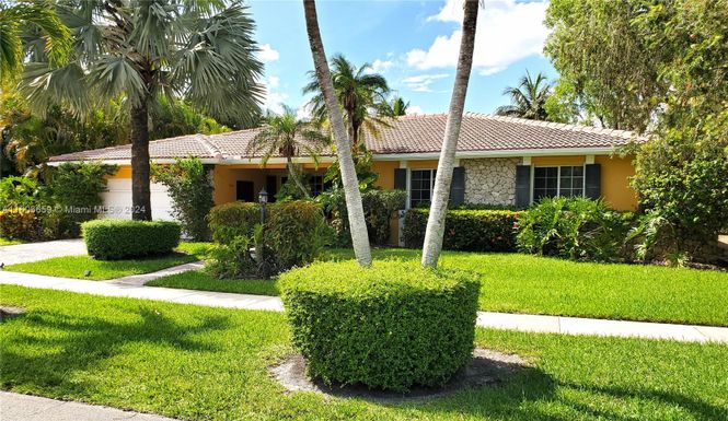 16621 Royal Poinciana Dr, Weston FL 33326