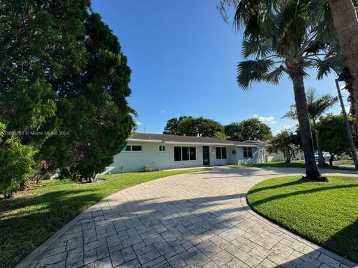 2432 SE 13th St, Pompano Beach FL 33062