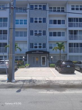 329 SE 3rd St # 305R, Hallandale Beach FL 33009