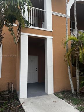 7130 NW 177th St # 8, Hialeah FL 33015