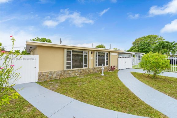 510 E 47th St, Hialeah FL 33013