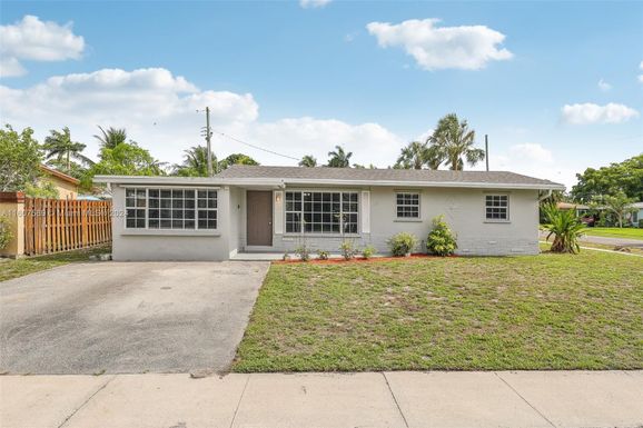 211 SW 14th St, Pompano Beach FL 33060