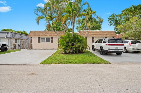 7401 NW 76th Ct, Tamarac FL 33321