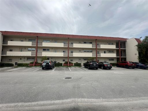 9823 S Hollybrook Lake Dr # 107, Pembroke Pines FL 33025