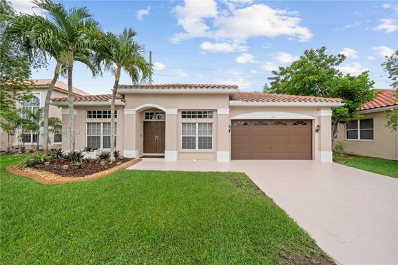 1154 NW 183rd Ter, Pembroke Pines FL 33029