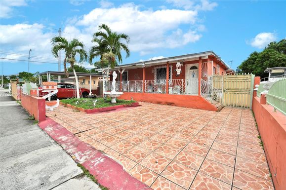 82 E 16th St, Hialeah FL 33010