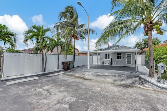 4109 W 9th Way, Hialeah FL 33012