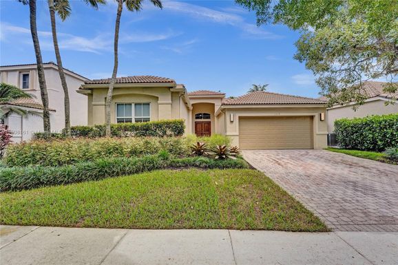 1019 Nandina Dr, Weston FL 33327