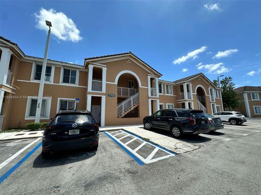 17600 NW 73rd Ave # 6, Hialeah FL 33015