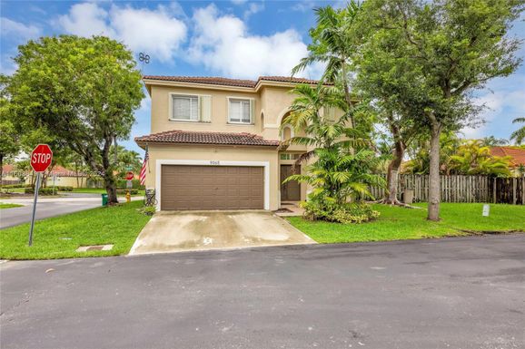 9065 SW 214th St, Cutler Bay FL 33189