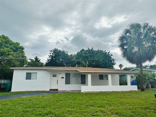 17515 NW Sunshine State Pkwy E, Miami Gardens FL 33169