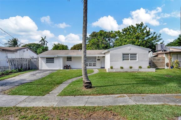 3043 Hayes Street, Hollywood FL 33021