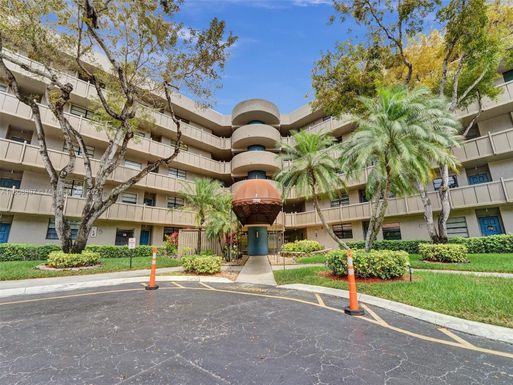 1000 Colony Point Cir # 111, Pembroke Pines FL 33026