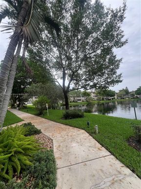 5000 NW 36th St # 406, Lauderdale Lakes FL 33319