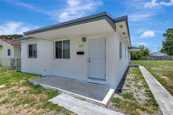 2439-41 NW 81st Ter, Miami FL 33147