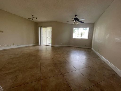 9899 Westview Dr # 517, Coral Springs FL 33076