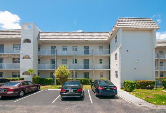 8300 Sunrise Lakes Blvd # 206, Sunrise FL 33322